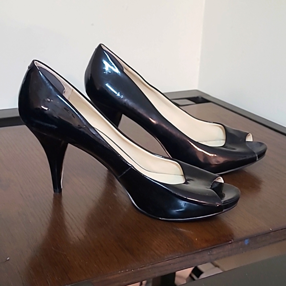 NINE WEST SIZE 9.5M PEEP TOE PUMP